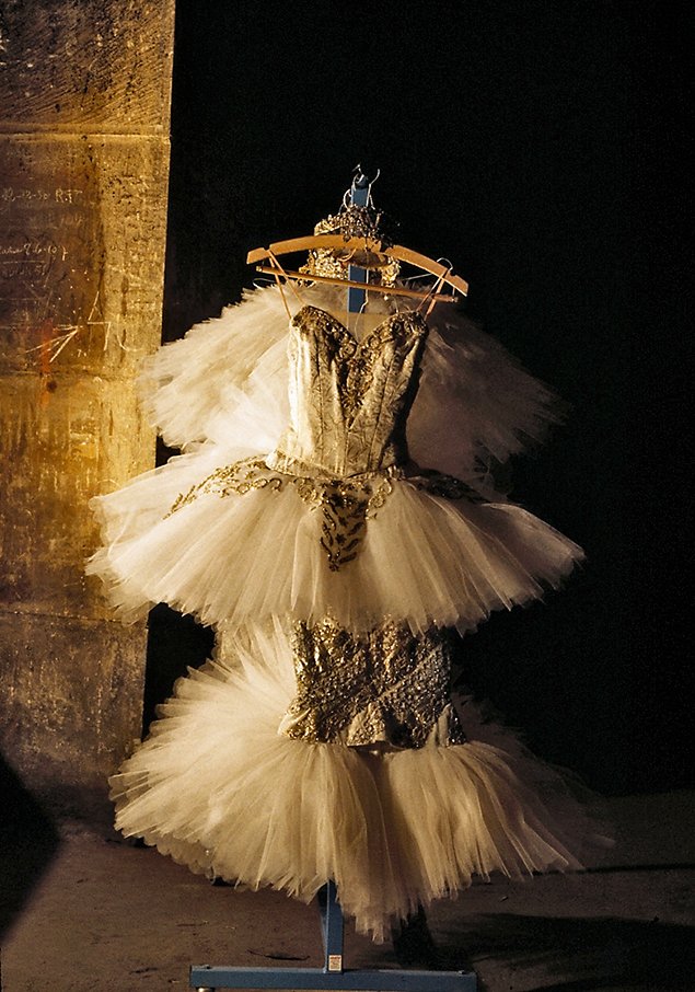 Crédito de imagen: Tutús colgados en la sala de vestuario del Palais Garnier, Ópera Nacional de París (1875). Fotografía: © Nathalie Darbellay / Sygma / Corbis. Crédito de imagen: Tutús colgados en la sala de vestuario del Palais Garnier, Ópera Nacional de París (1875).Fotografía: © Nathalie Darbellay / Sygma / Corbis.