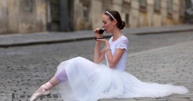 Si, puedes tomar café antes de tu clase de ballet.