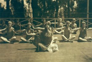 Ruth St. Denis y la meditación en su Danza Divina. | Body Ballet