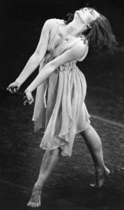 Cinco valses de Brahms a la manera de Isadora Duncan de Sir Frederick Ashton | Body Ballet