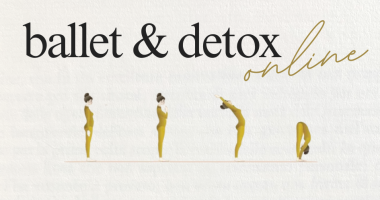 De la barra al suelo: Guía del Saludo al Sol en Detox Ballet